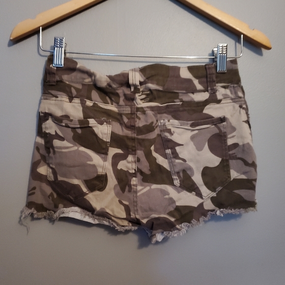 Seduction - Camo Shorts - Size S/M - Picture 9 of 9